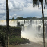 Visual das quedas do lado argentino pelo parque Iguazú