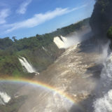 Leito do rio e arco-íris, cataratas lado brasileiro.