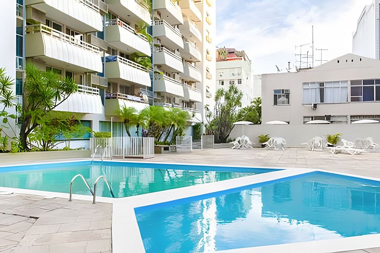 Piscina e Garagem - Luxo em Copacabana