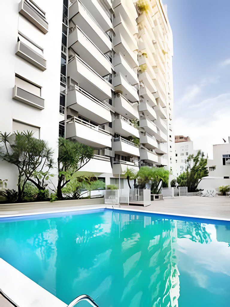 Piscina e Garagem - Luxo em Copacabana