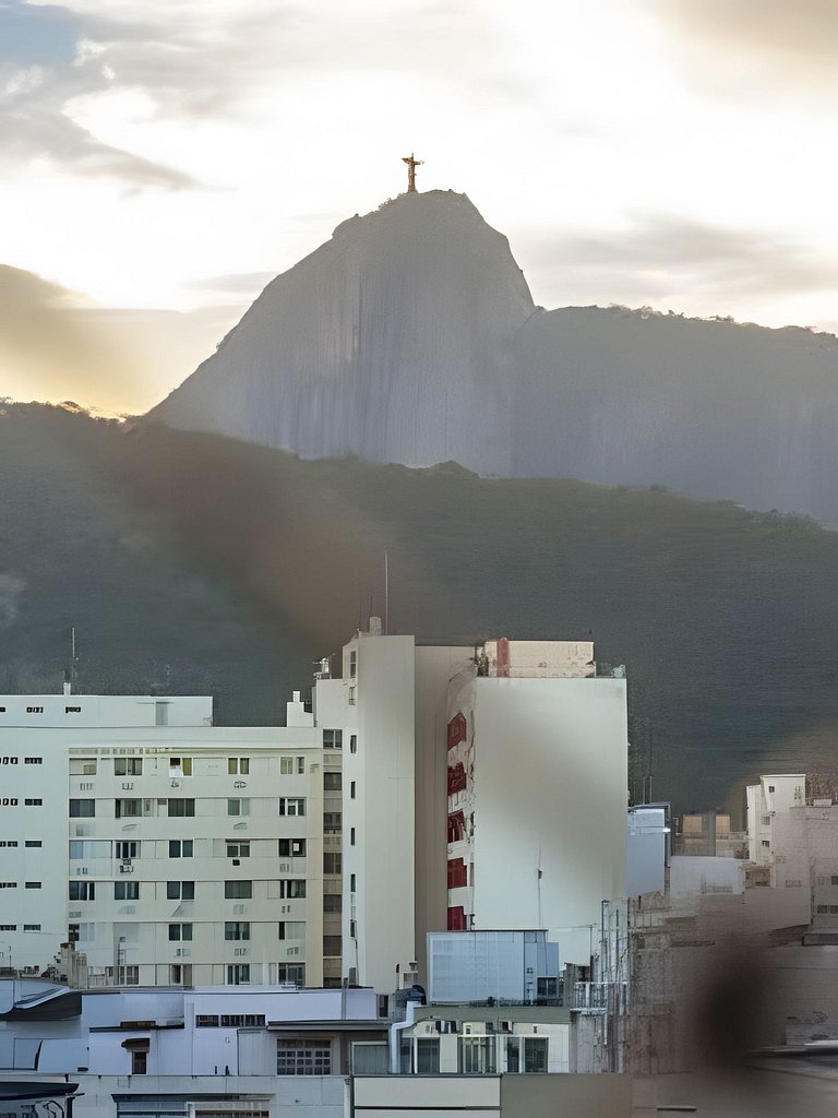 Piscina e Garagem - Luxo em Copacabana