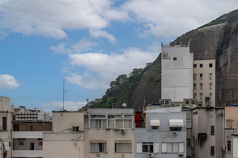 Piscina e tranquilidade no coração de Copacabana
