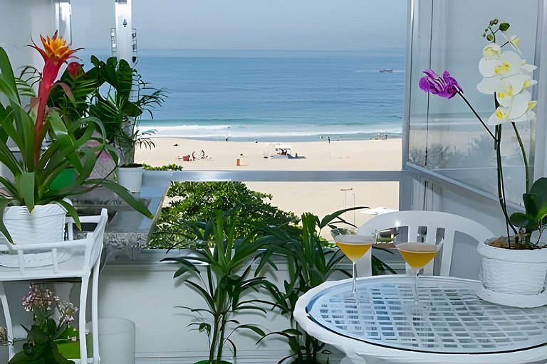 Copacabana - Front view of the Ocean